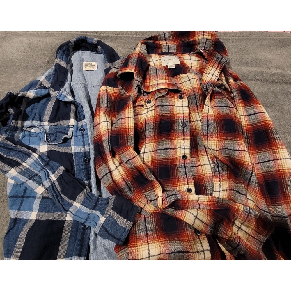 Lot Of 2 American Eagle Plaid Button Down Shirts With Long Sleeves Small/Medium